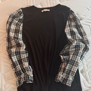 LOFT Black Ribbed Top with white and black plaid sleeves xl